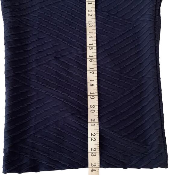 Chico's Pants NWT Sz 4 (20) Weekend Diamond Texture Capris Navy Stretch Pull-On - Picture 8 of 8